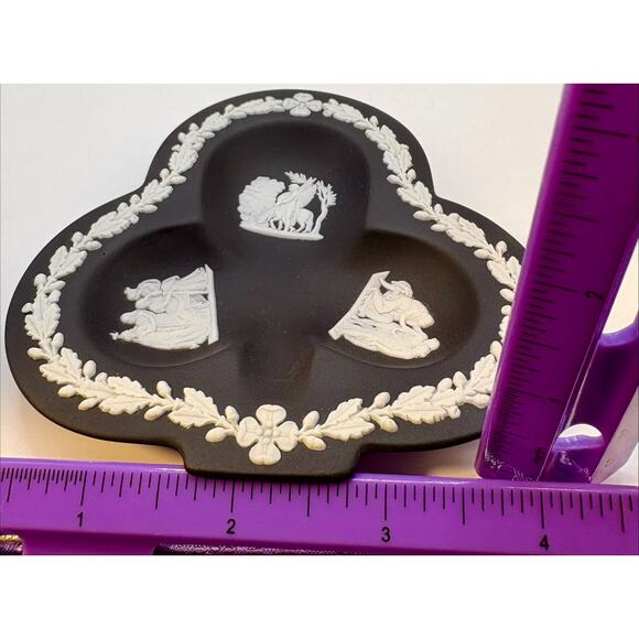 VTG Wedgwood White on Black Jasperware Dish Made in England - Picture 5 of 5